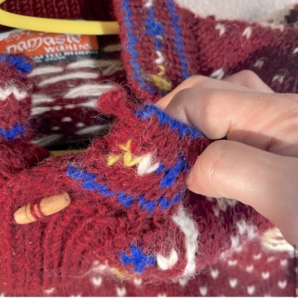 Namaste Woolens Hand Crafted In Nepal Red White Jacquard Knit Sweater L - Picture 9 of 12
